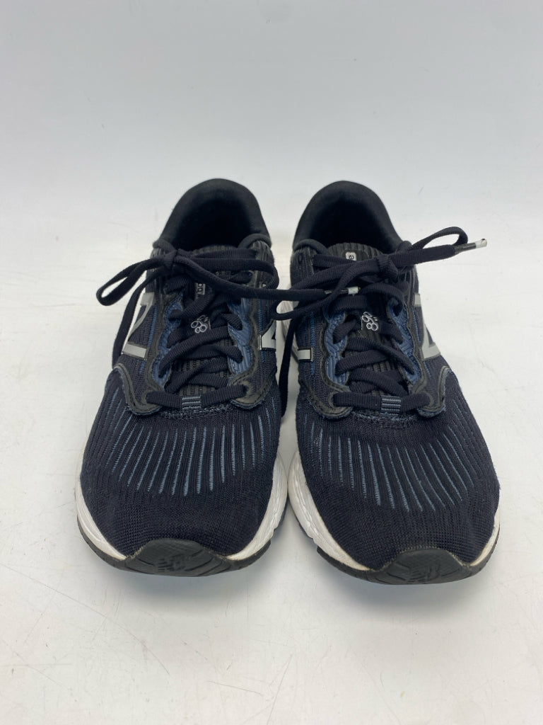 New Balance  Size 8 Black Gray Lace-up Sneakers