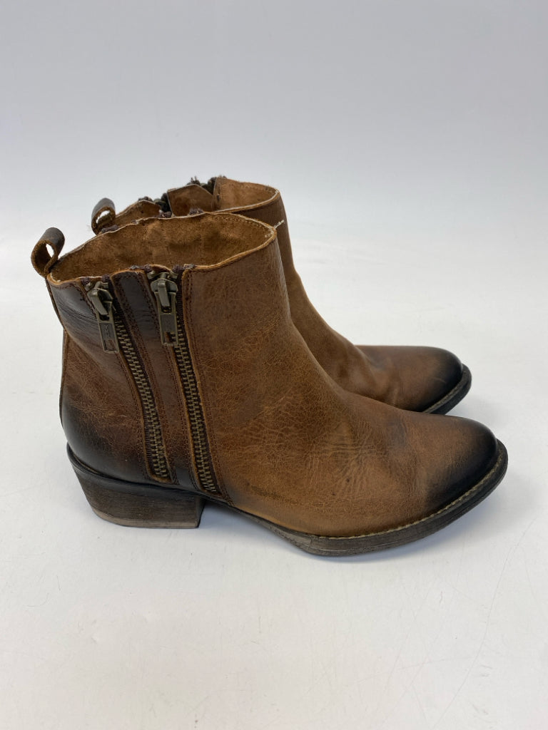 Size 7 Brown Distressed Boots