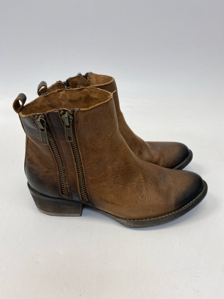 Size 7 Brown Distressed Boots