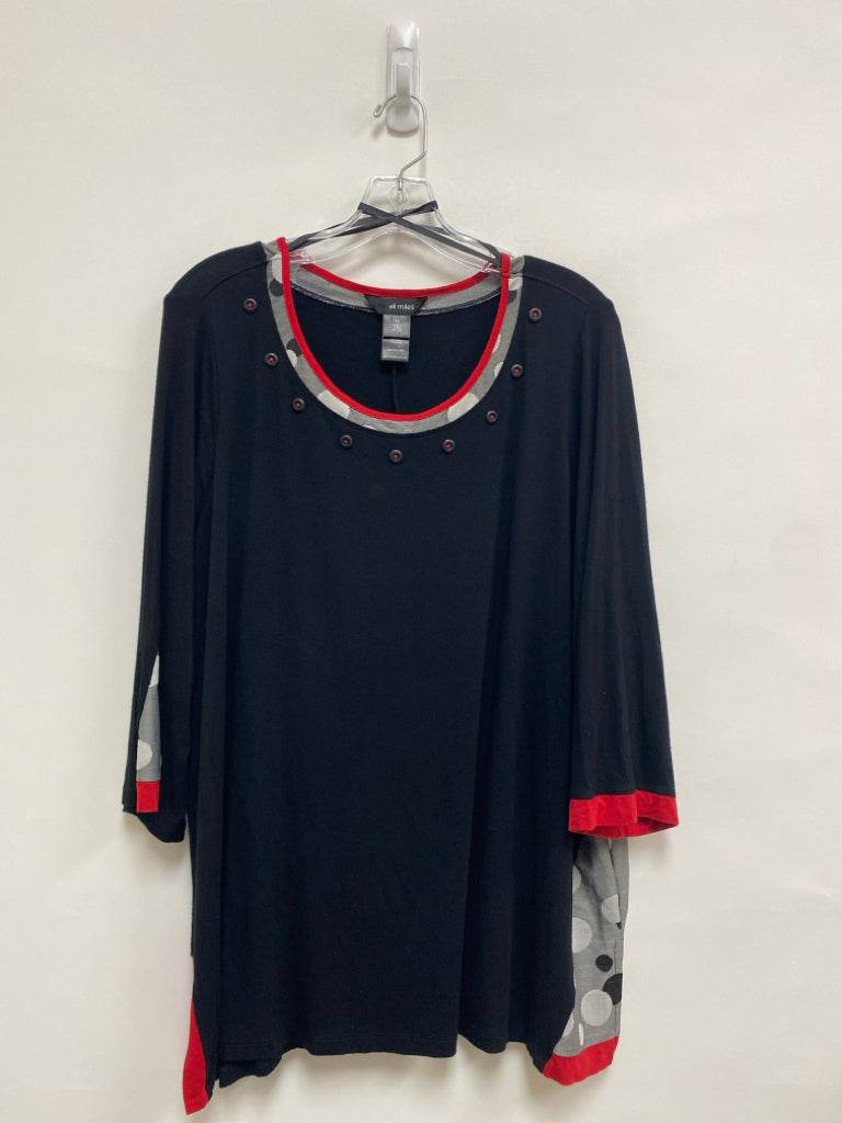 Ali Miles  SIZE  1X Black Red/Gray Buttons Plus Size Top