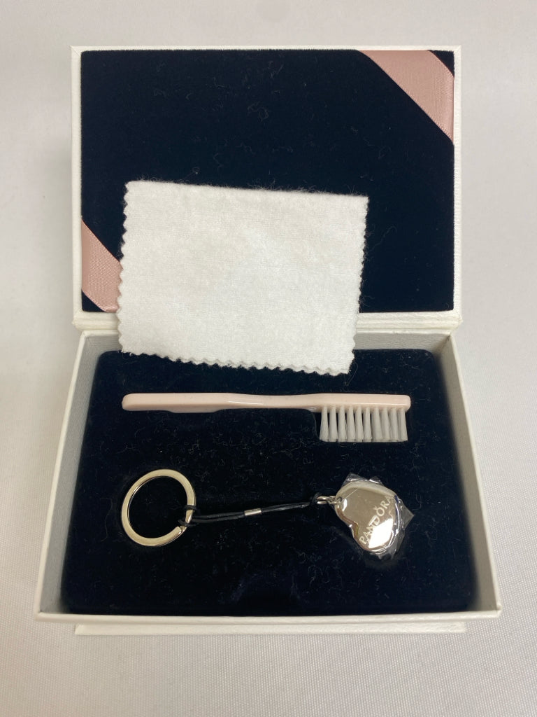 NEW/BOX Pandora White Silver Hearts Misc. Accessory