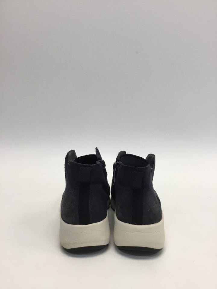 OTBT US Shoe Size 7.5 Navy Suede Sneakers