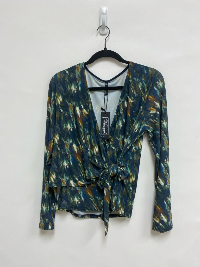 NWT Viereck Size XL Blue Green Abstract Ladies Top