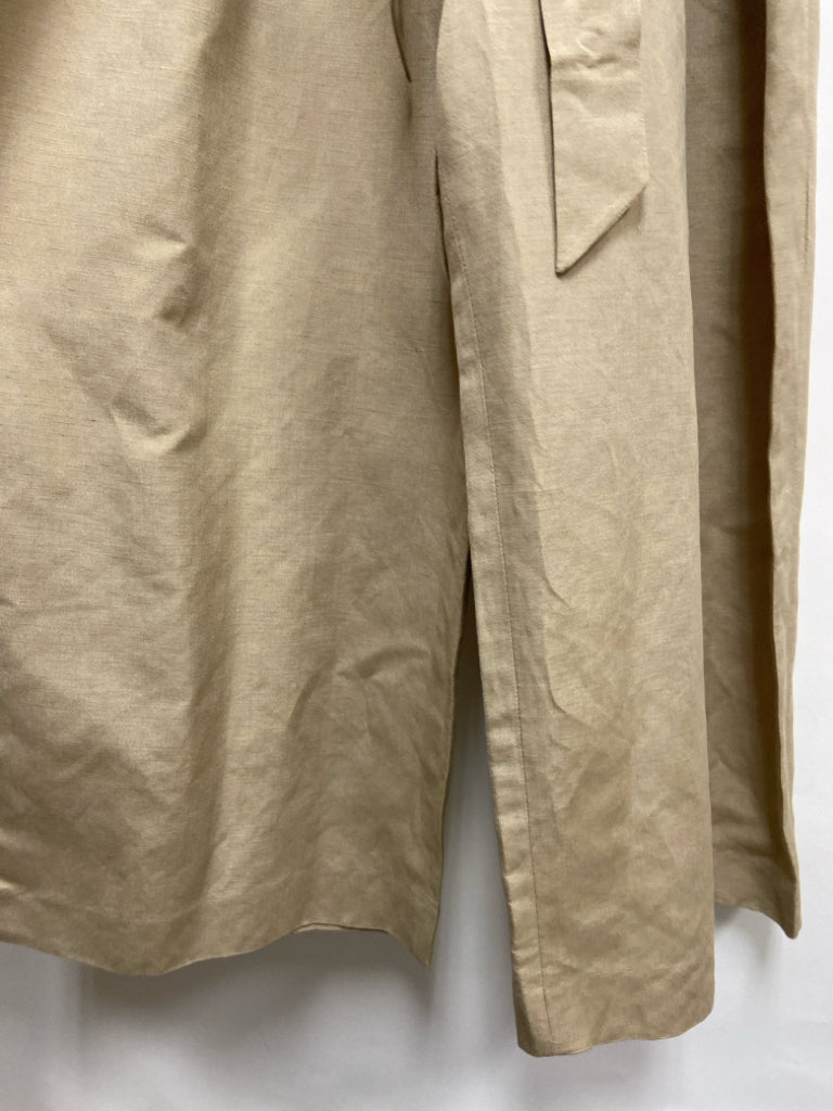 Banana Republic Size 8 Beige Sleeveless Ladies Jumpsuit