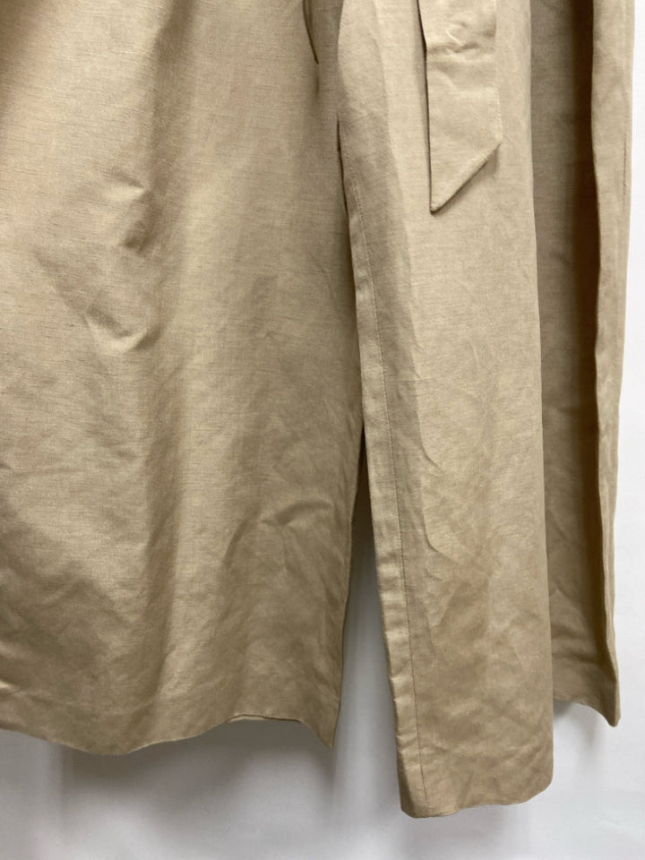 Banana Republic Size 8 Beige Sleeveless Ladies Jumpsuit