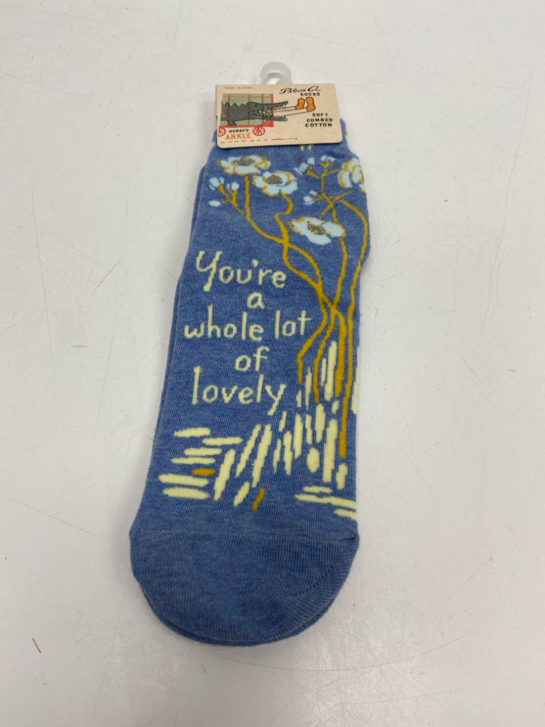 NWT Blue Yellow/White Flowers Socks