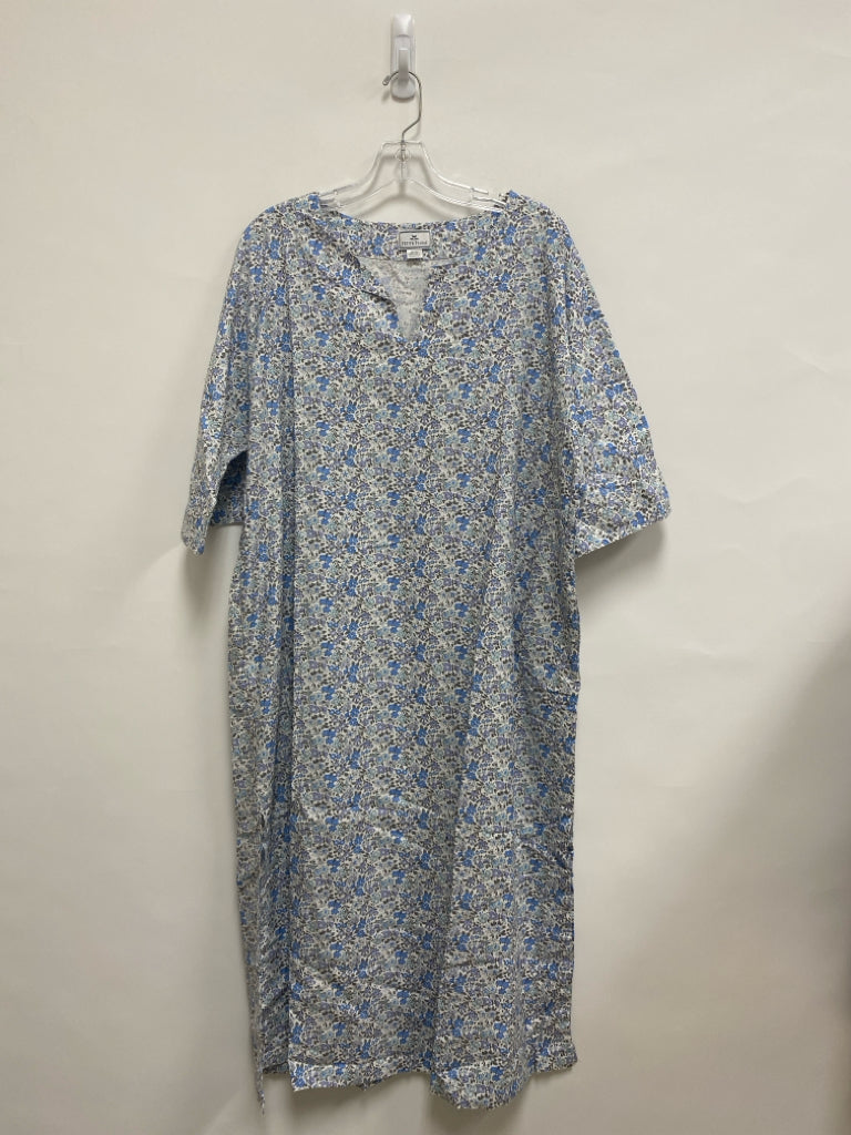 Size L White/Blue Purple/Gray Flowers Ladies Nightgown