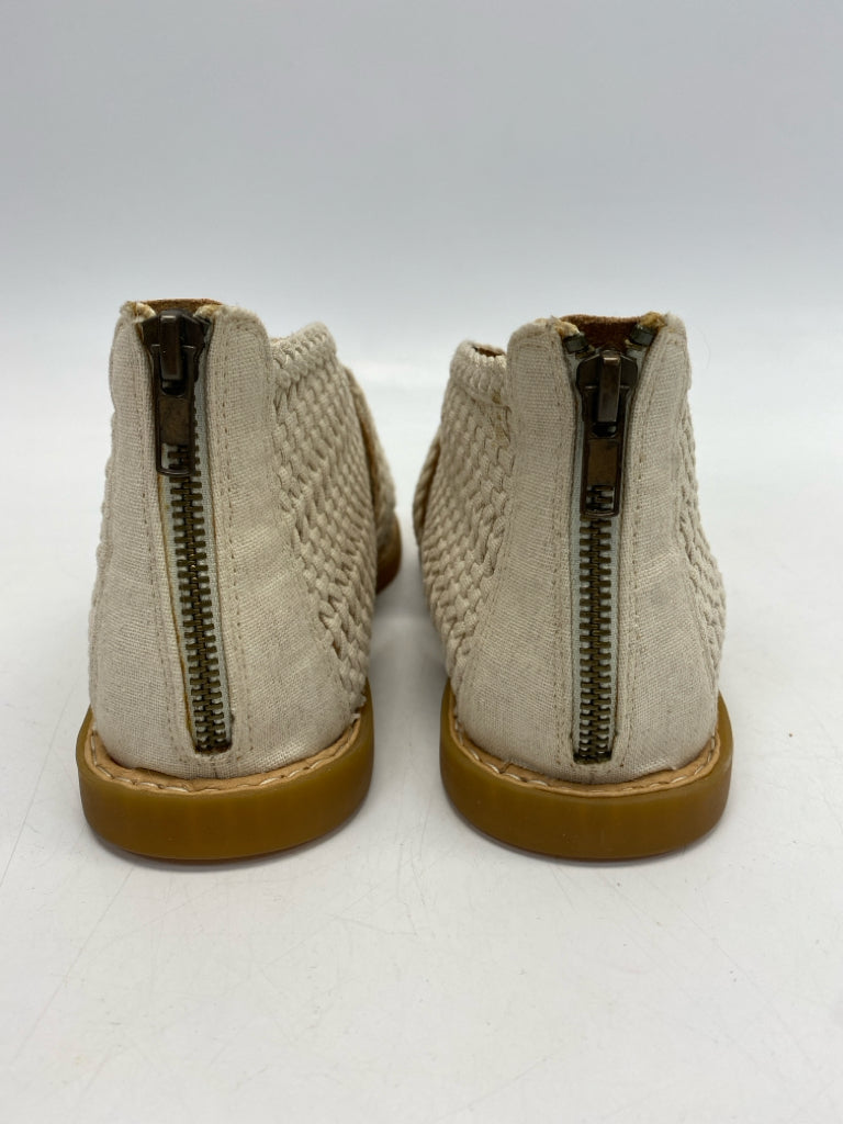 Born  Size 9 Beige Woven Sandals