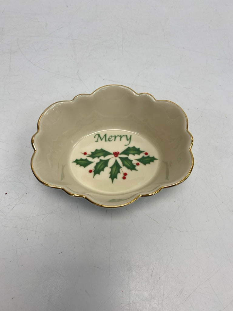 Lenox Cream Green/Red Holly Berries Christmas