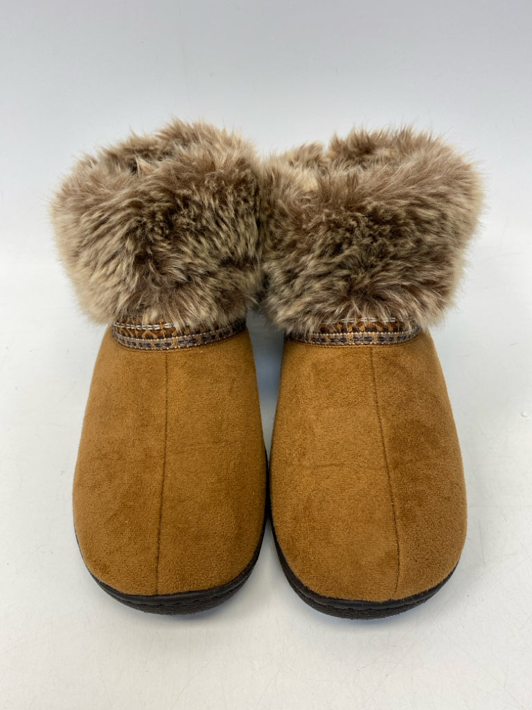 Isotoner US Shoe Size 7.5 Brown Fuzzy Slippers