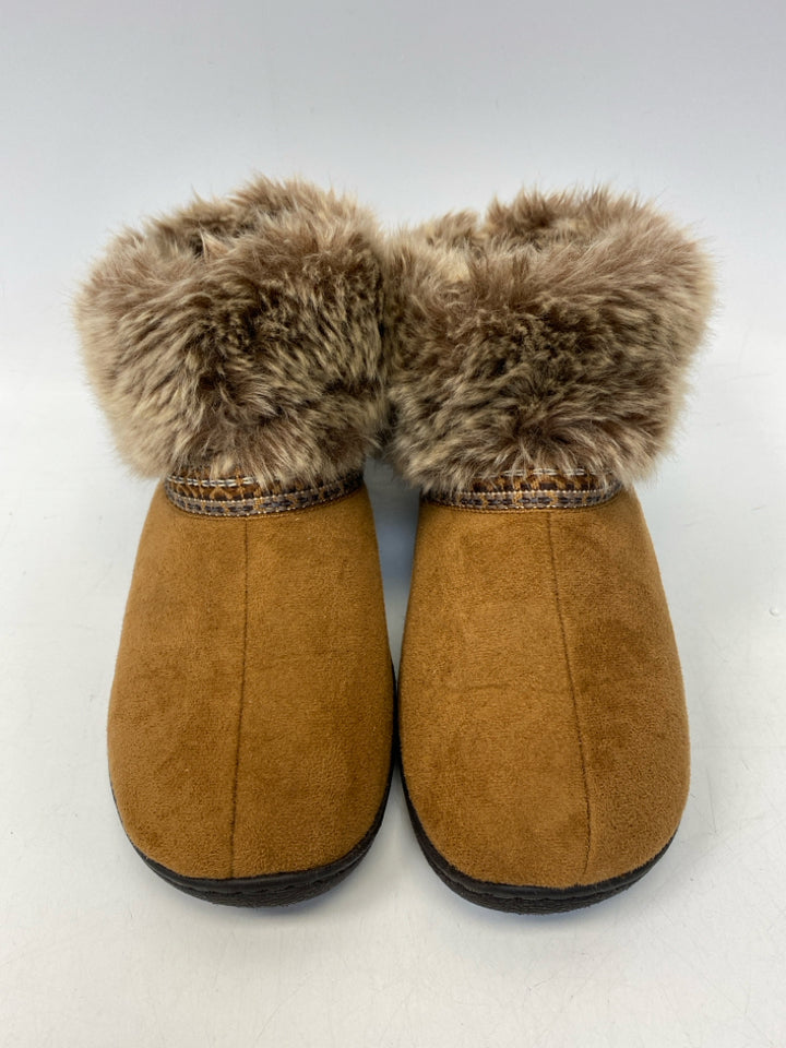 Isotoner US Shoe Size 7.5 Brown Fuzzy Slippers