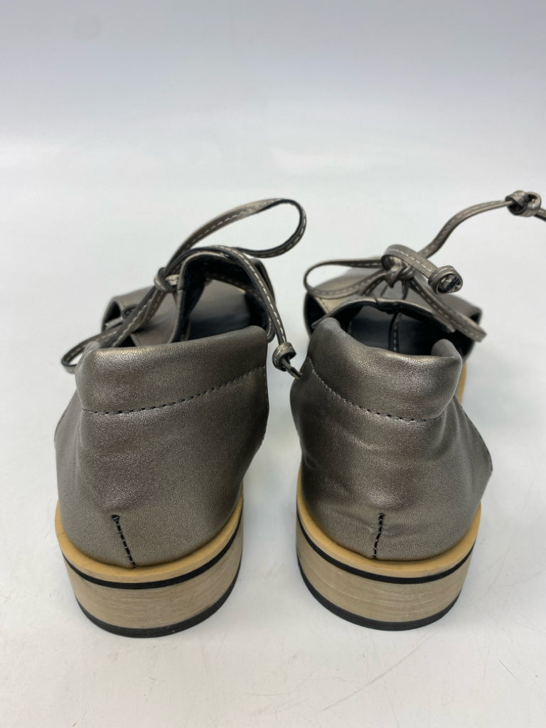 NWOT  Size 40 Pewter Sandals