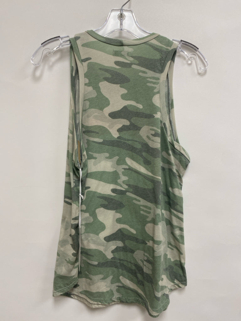 NWT Size XS Green Red/White Camouflage Ladies Top