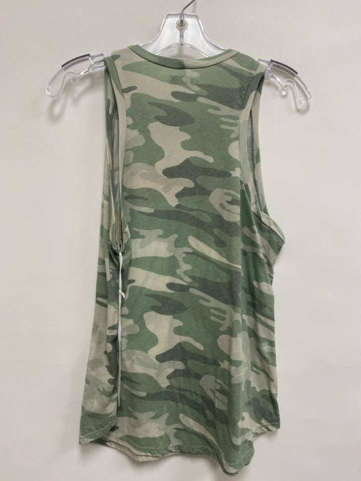 NWT Size XS Green Red/White Camouflage Ladies Top