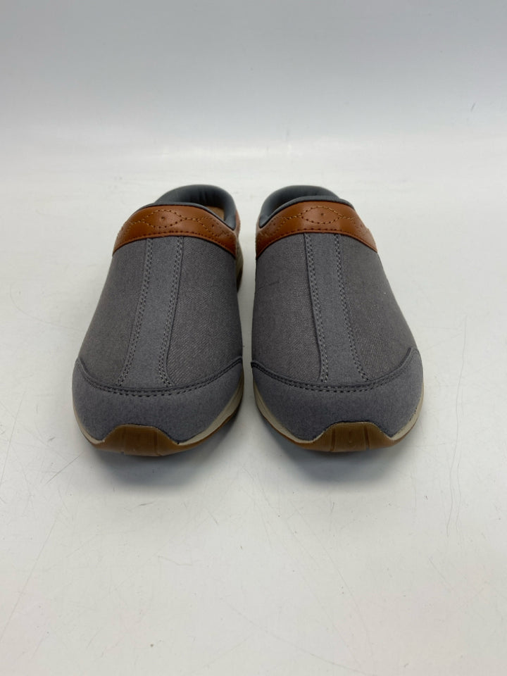 Easy Spirit  Size 7 Gray Clogs
