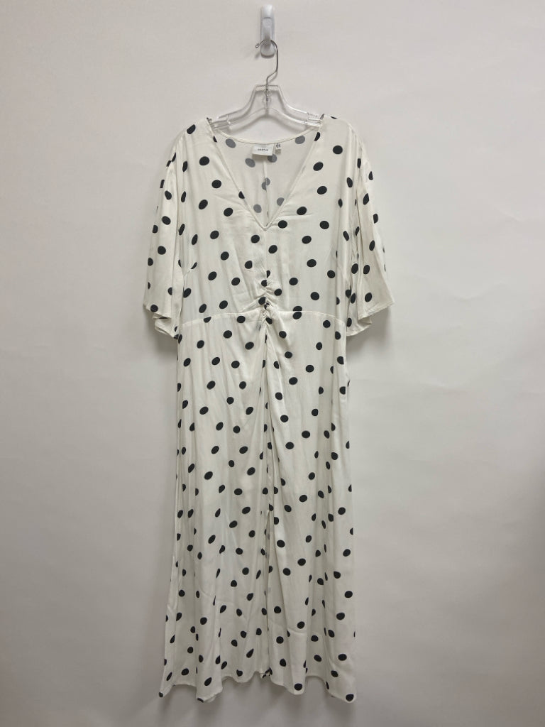 GESTUZ  SIZE  1X White Black Polka Dot Plus Size Dress