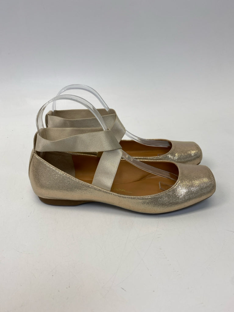 Jessica Simpson  Size 8 Gold Shimmery Flats