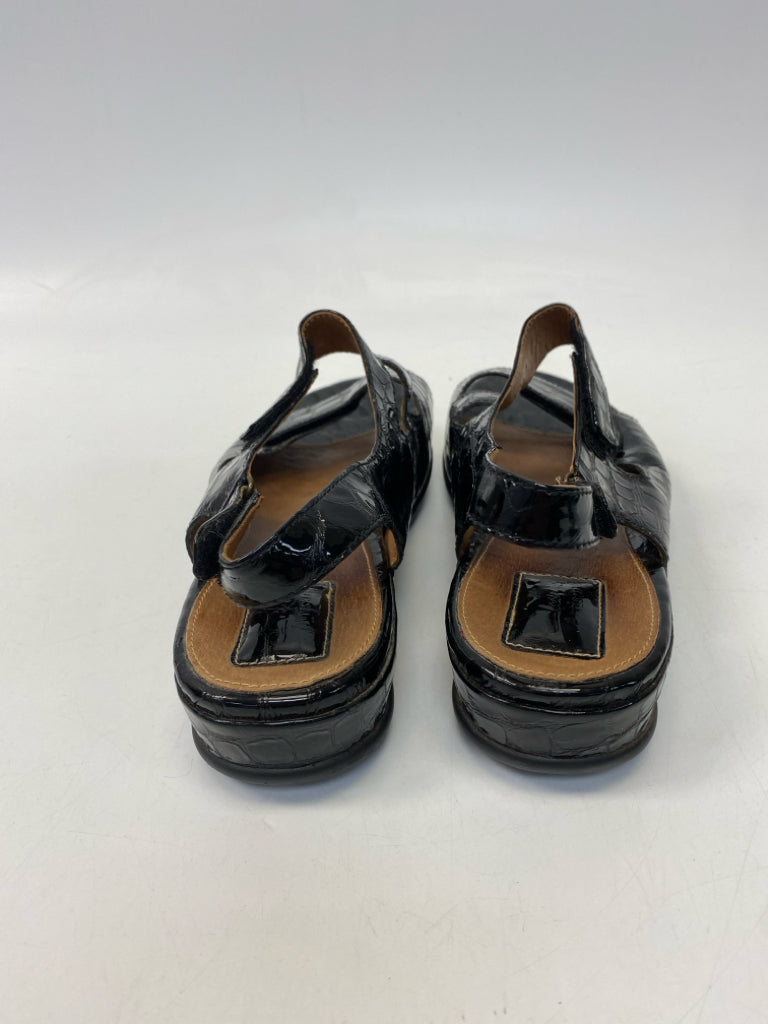 Artisan  Size 9.5W Black Embossed Sandals