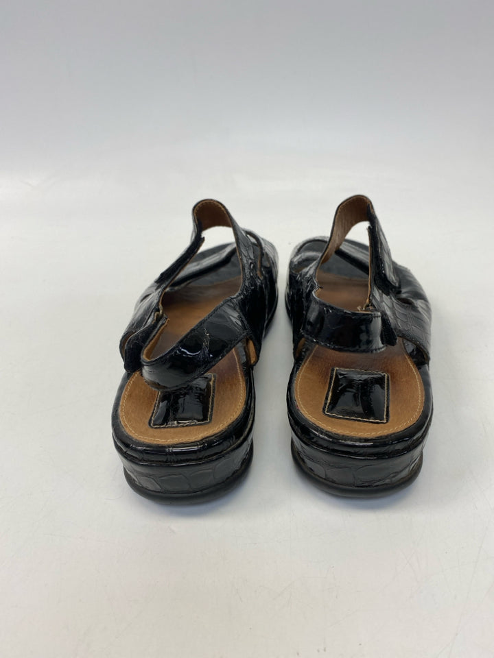 Artisan  Size 9.5W Black Embossed Sandals