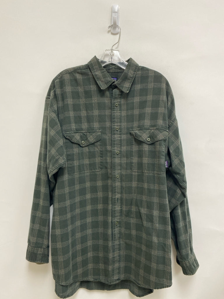 Patagonia Size XL Green Tan Plaid Men&