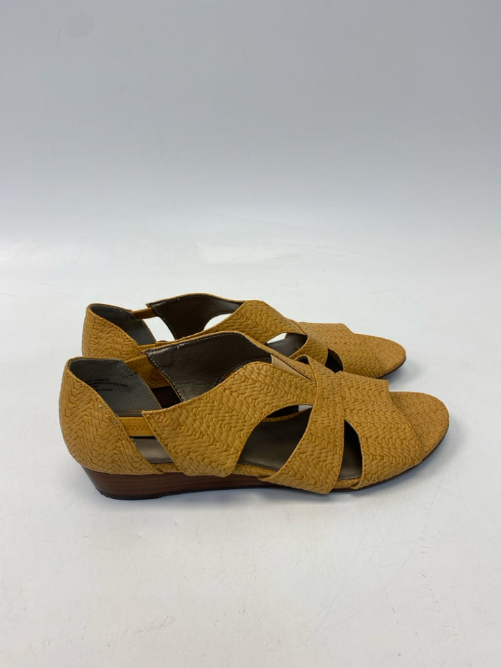 Size 11 Natural Woven Sandals