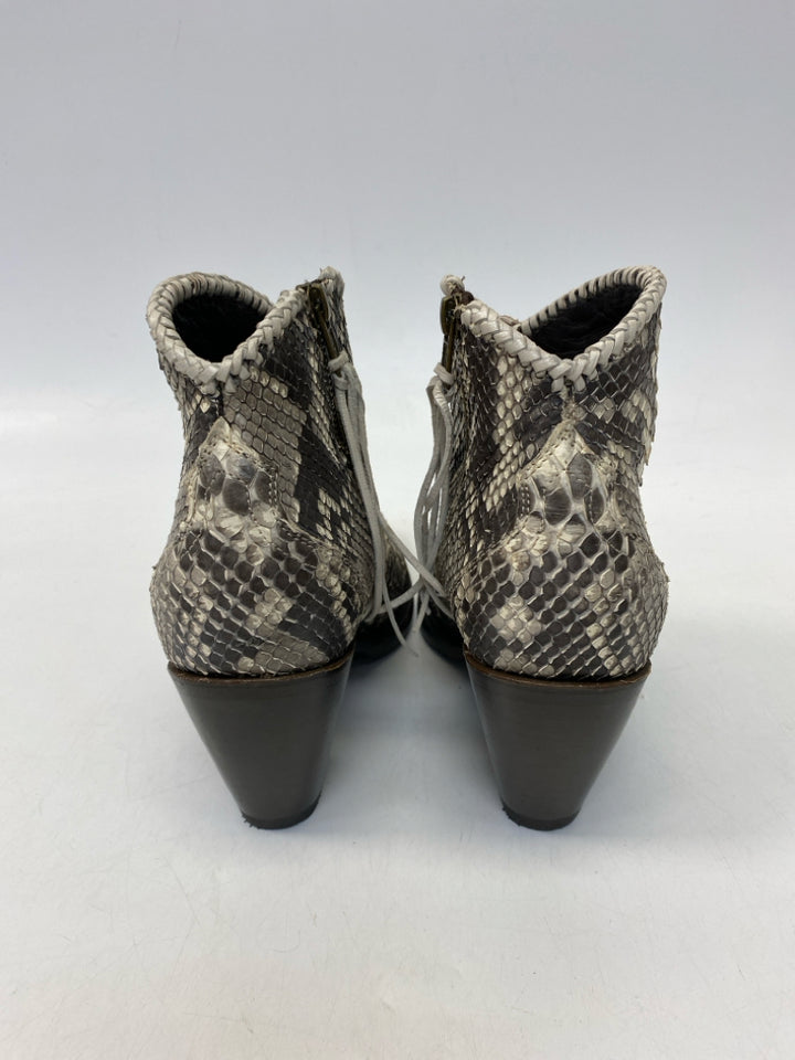 US Shoe Size 8.5 Cream/Brown Snake(s) Boots