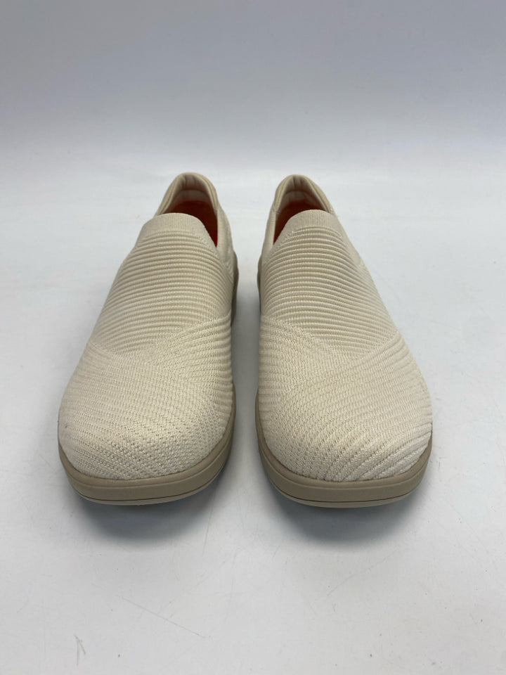 NWOT Ryka  Size 9.5 Cream Fabric Sneakers