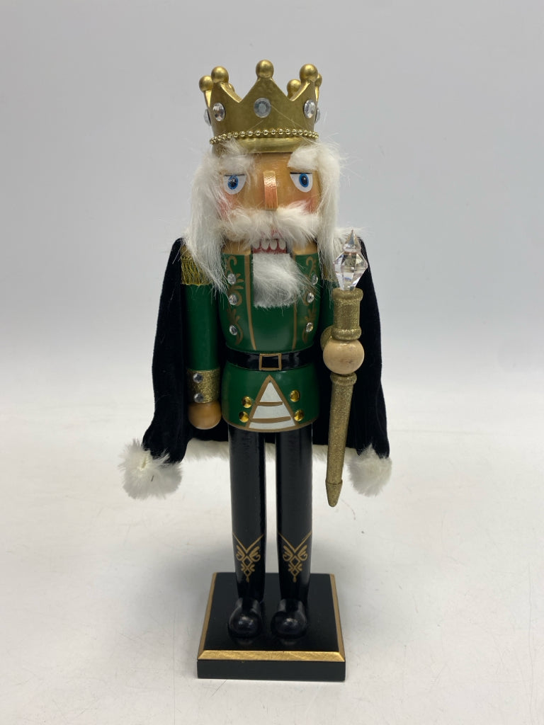 Green/White Black Christmas