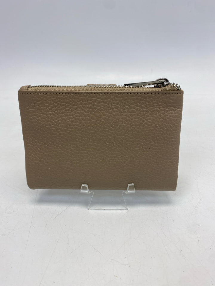 NWT ValentinA Beige Wallet