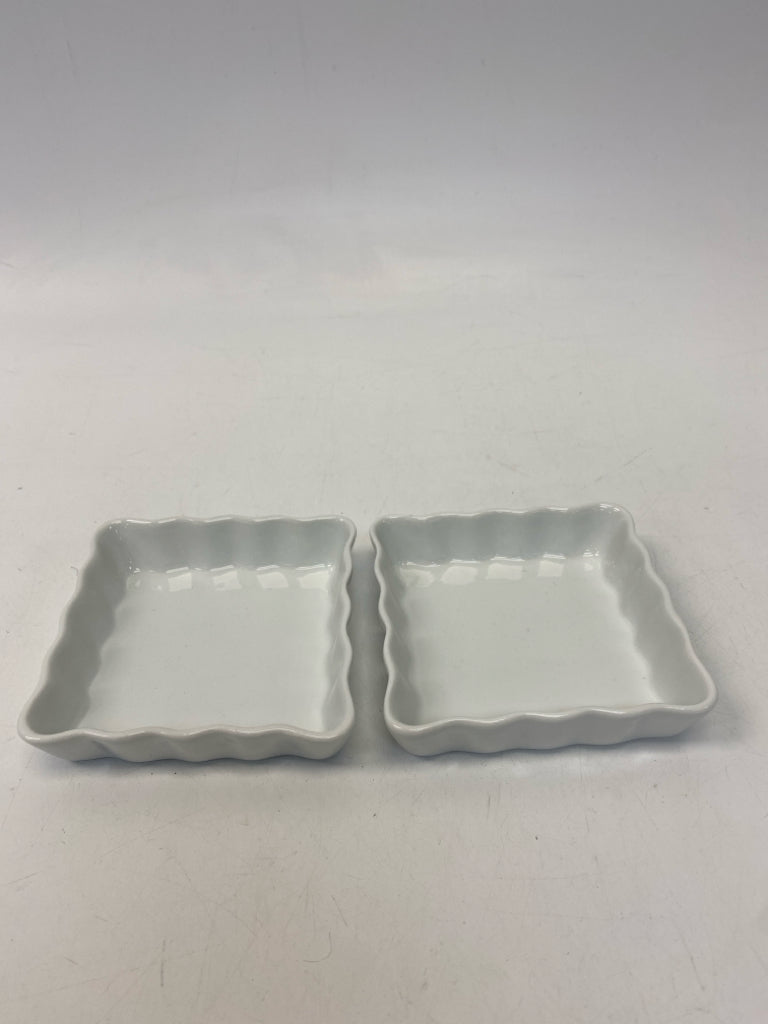 White Scalloped Ceramic Cookware