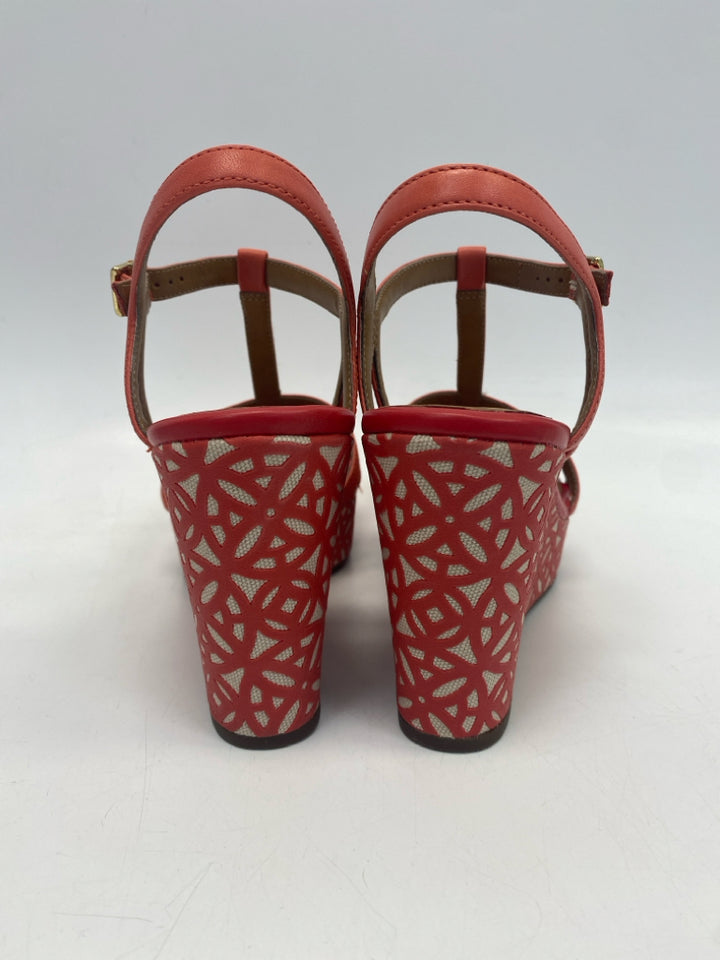 Clarks  Size 9 Coral Sandals
