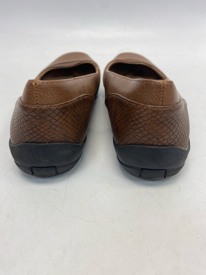 Life Stride US Size 7 Brown Flats