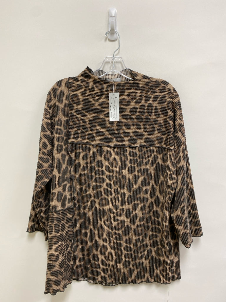 NWT Size M Brown Black Animal Print Ladies Top