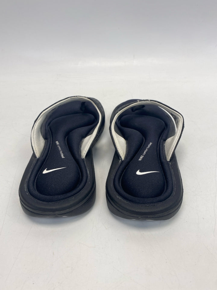 Nike  Size 9 Black Sandals