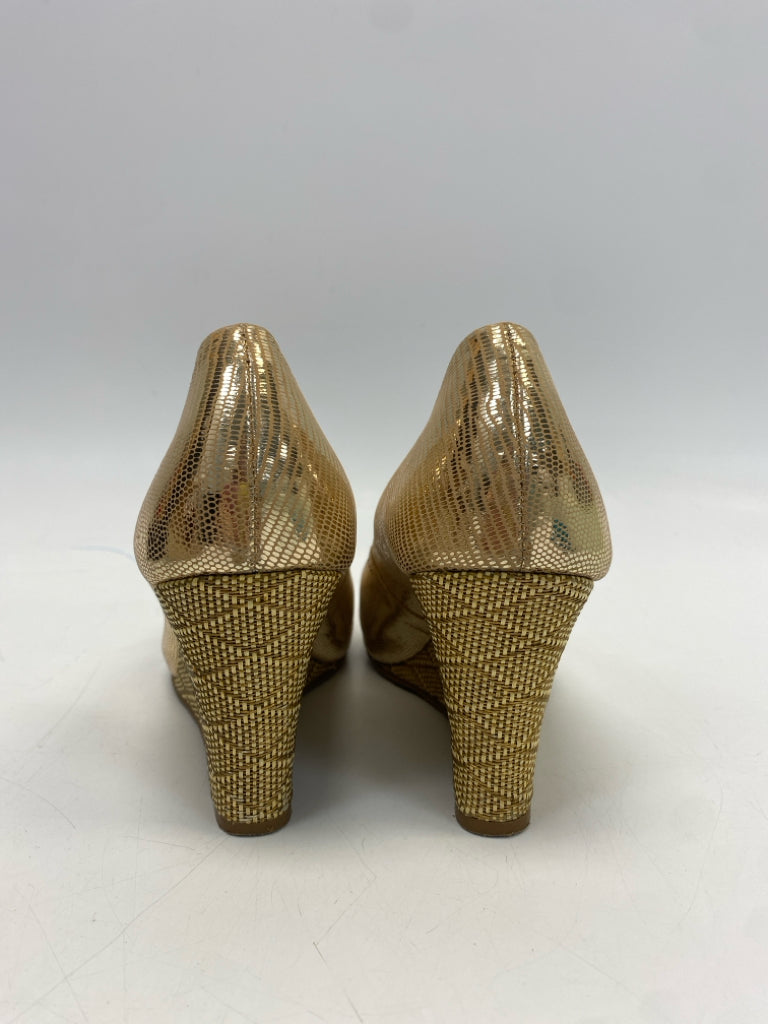 LILLY PULITZER  Size 7 Gold Wedge