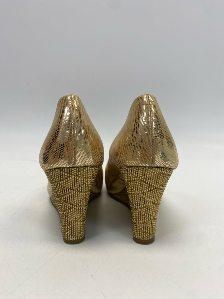 LILLY PULITZER  Size 7 Gold Wedge