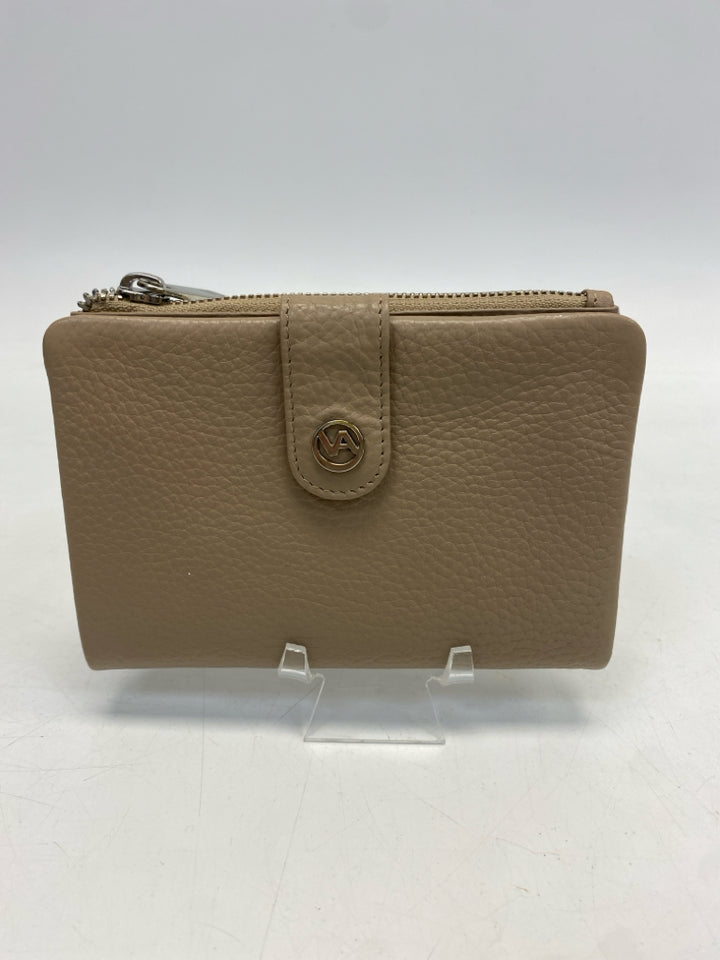 NWT ValentinA Beige Wallet
