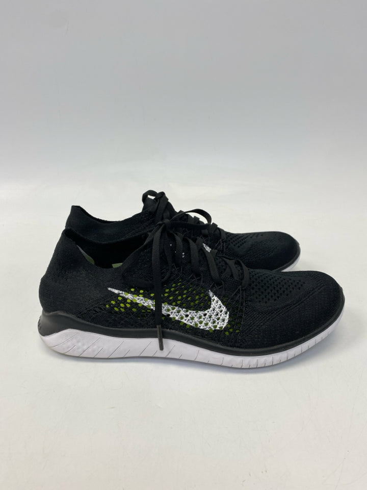 Nike  Size 9 Black Lace-up Fabric Sneakers