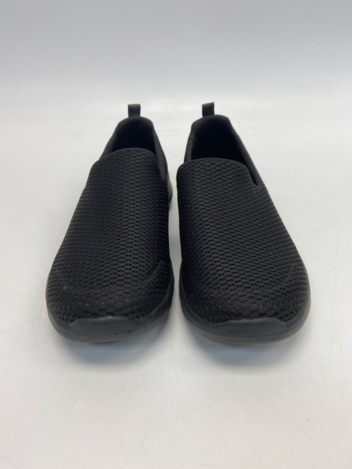 Skechers  Size 6.5 Black Knit Sneakers