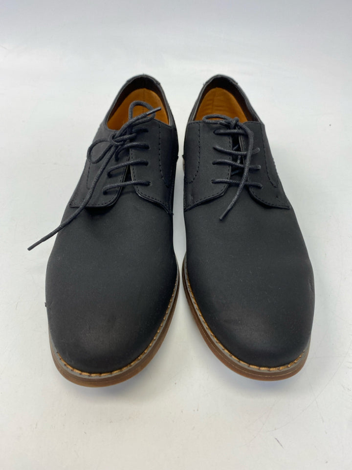 Size 10 Black Lace-Up Men&