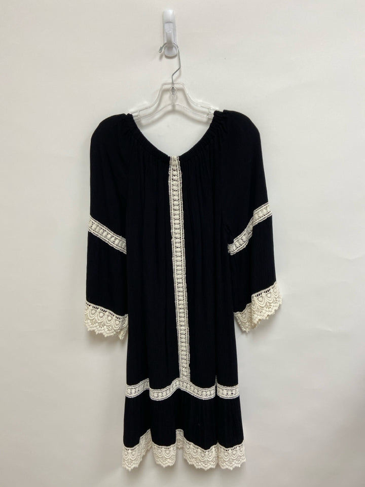 NWT Karen Kane Size M Black Cream Crinkle Bell Sleeves Ladies Dress