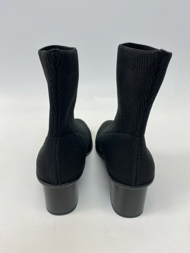 NWOT Vivaia  Size 39 Black Knit Boots