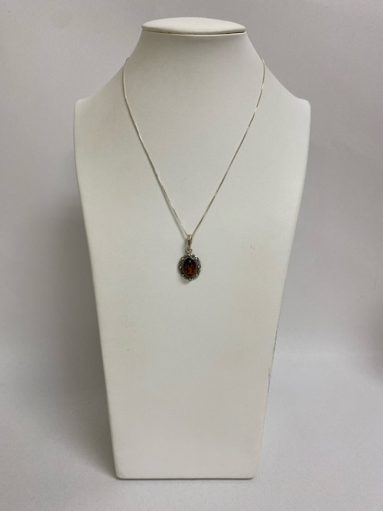 NWT Silver Brown Oval(s) Necklace