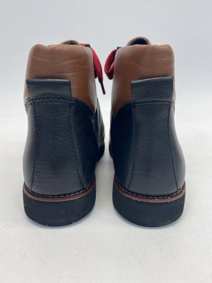 US Shoe Size 9 Black/Tan Lace-up Boots