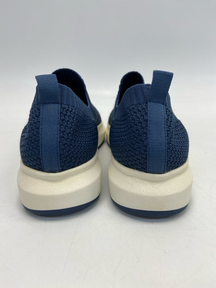 Size 9 Navy Fabric Sneakers