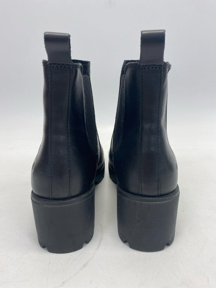 Born US Shoe Size 11 Black Boots