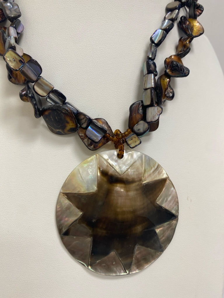 NWT Multi Color Iridescent Shells Necklace