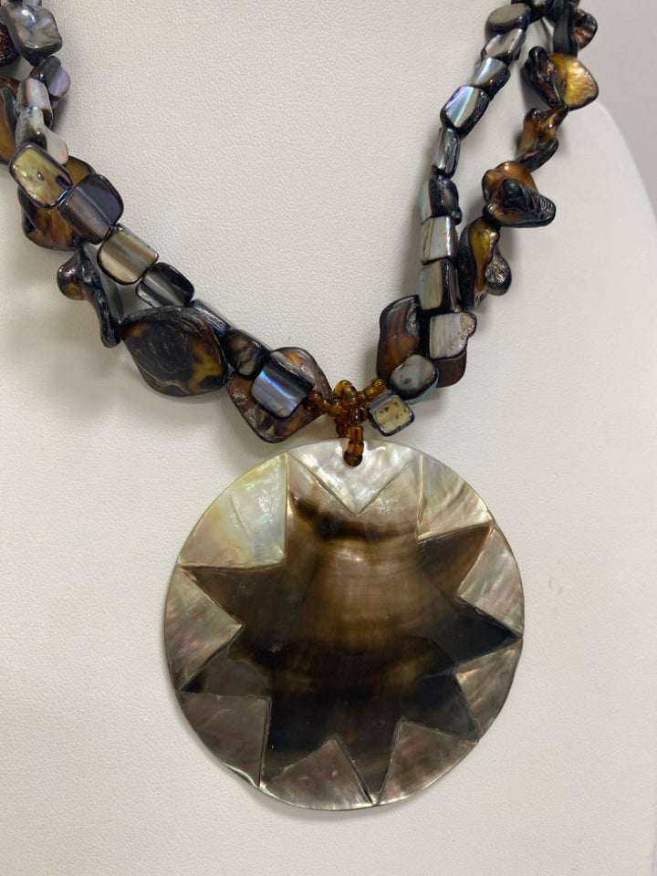 NWT Multi Color Iridescent Shells Necklace