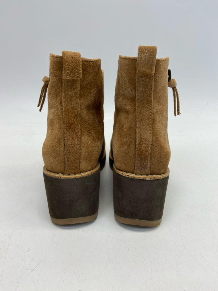 Sofft  Size 7 Tan Suede Boots
