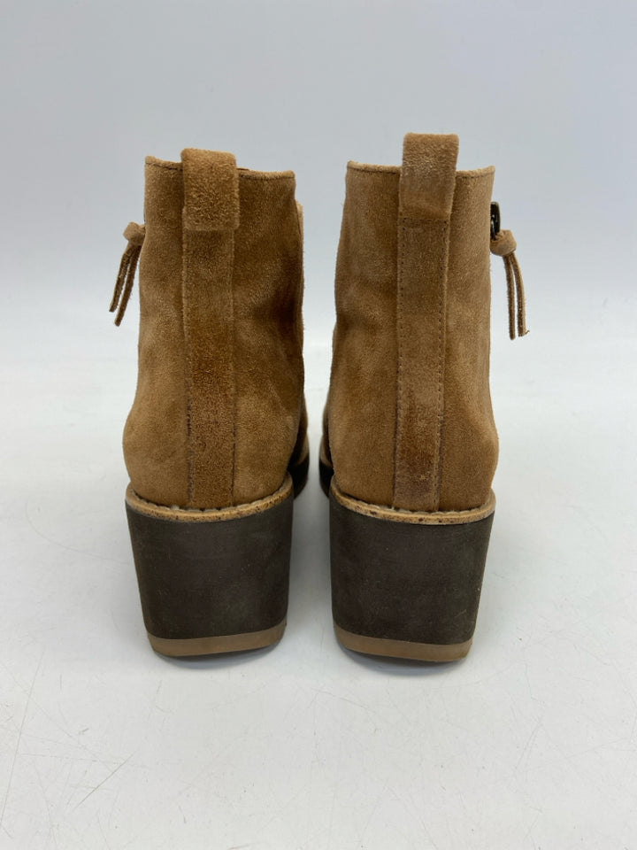 Sofft  Size 7 Tan Suede Boots
